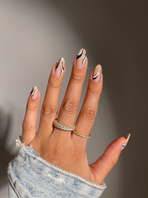 Black Gold Swirl Nails, Black And Gold Line Nails, Black With Gold Lines Nails, Black And White Swirl Nails Almond, Nails To Match Black And White Dress, Mizzou Nails Black Gold, Black And White Squiggle Nails, Nails Black White Gold, Black And Gold Swirl Nails