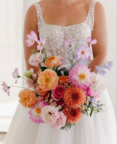 Bright Flower Bouquets, Spring Wedding Bouquet Ideas, Whimsical Wedding Bouquet, Bouquet Styles, Wildflower Bridal Bouquets, Wildflower Wedding Theme, Colorful Bridal Bouquet, Bridal Bouquet Summer, Wedding Bouquet Ideas