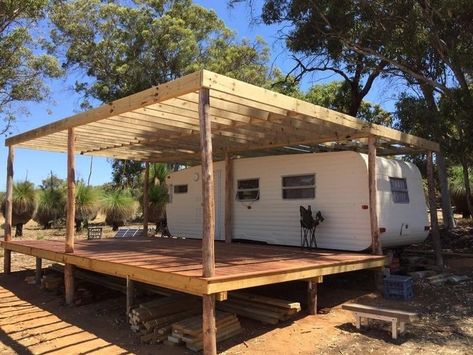 Rv Pergola, Rv Shelter With Deck, Caravan Shelter, Camper Porch Ideas, Deck For Mobile Home, Permanent Camper Site Ideas, Mobile Home Ideas, Porch For Camper, Rv Porch