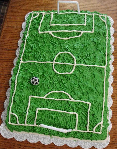 Soccer Field Cake, Baseball Field Cake, Cake Diy Easy, Hulk Birthday Cakes, Soccer Birthday Cakes, Hulk Birthday, Soccer Birthday Parties, Diy Birthday Cake, Texas Sheet Cake