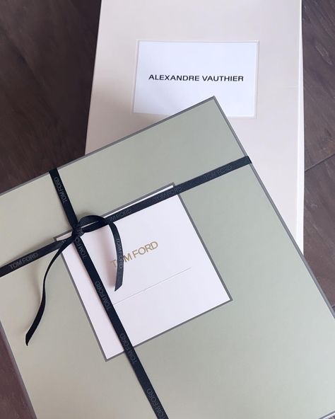 Tom ford, alexande vautheir, unboxing Luxury Unboxing, Designer Brands, Tom Ford, Vision Board, Branding Design, Cards Against Humanity, Notebook, Ford, Packaging