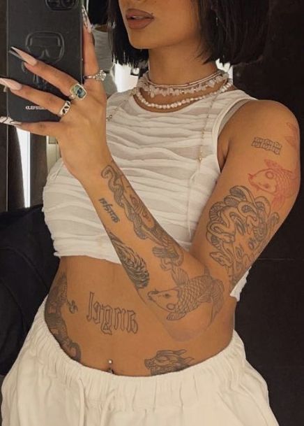 Tattoo Baddie Aesthetic, Simple Neck Tattoos For Women, Bad Girl Tattoo Ideas, Side Body Tattoos For Women, Anime Patchwork Tattoo, Baddie Neck Tattoos, Tatted Baddies, Baddie Tatoos, Engagement Tattoo