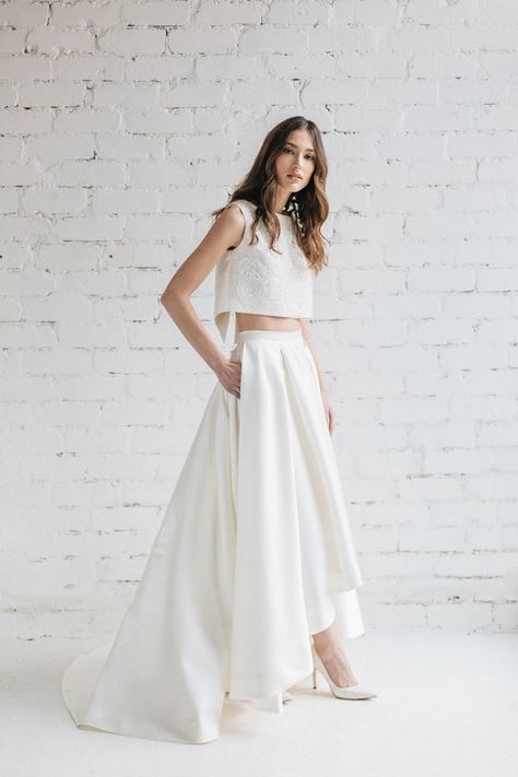 Build Your Own Wedding Dress With Bridal Separates! Here Comes Our Favorite Two Piece Wedding Gowns! - Praise Wedding Bridal Crop Top, Wedding Dresses High Low, Two Piece Wedding Dress, Bridal Skirts, Wedding Skirt, Bridal Separates, Langer Rock, Wedding Dresses Satin, Vintage Rock