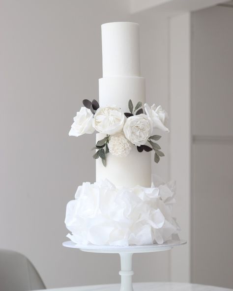 Ruffles & sugar flowers wedding cake Unique Wedding Cakes Elegant Romantic, Wedding Cake All White, Tall Wedding Cake, Sugar Flower Wedding Cake, Black And White Cake, Tall Wedding Cakes, Flowers Wedding Cake, Cakes Elegant, Ruffle Wedding Cake