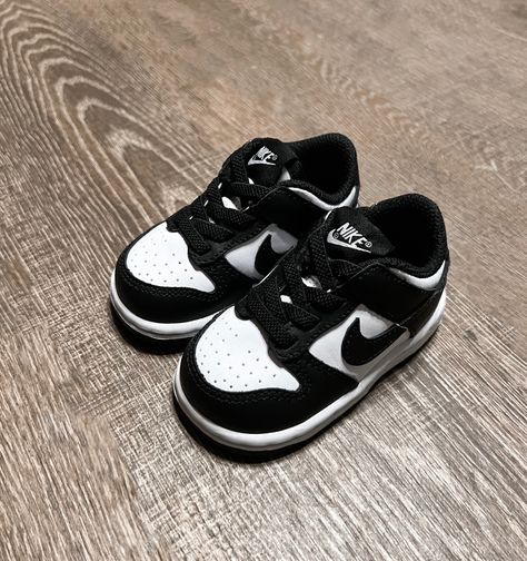 Kids Nike Dunks, Panda Nike, Baby Jordan Shoes, Nike Shoes For Boys, Baby Boy Swag, Toddler Style, Baby Nike, Cute Nike Shoes