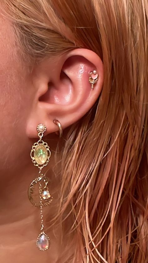 Helix two lobes all gold, First lobe from shein Second is aero Helix is aliexpress Two Lobe Piercings And Cartilage, Double Helix Jewelry, Earring Setup, Earring Curation, Stacked Lobe, Double Lobe Piercing, Double Helix Piercing, Ear Curation, Helix Ring