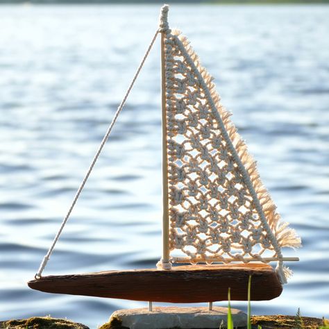 DIY Sailboat with Macrame Sail ⛵ Crafts & Gift ideas #macrame #sailboat #giftideas #sailingboat #craftideas #roomdecor #diy Macrame Sailboat, Diy Sailboat, Macrame Shell, Sailboat Craft, Macrame School, Model Sailboat, Sailboat Art, Home Decor Craft, Have A Nice Weekend