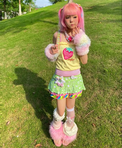 Hyperpop Outfit, Pastel Core Outfits, Juminocore Outfit, Decora Fashion Outfits, Decora Outfits, Cute Pastel Outfits, Decora Harajuku, Hat Aesthetic, Harajuku Outfits