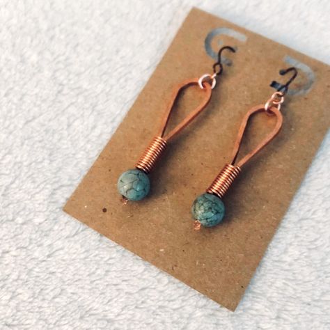 Gorgeous Hammered Copper Dangle Earrings With A Turquoise-Like Stone. Handmade By An Artisan Jewelry Maker In Arizona. Brand New With Tags. Turquoise Earrings Dangle Native American, Copper And Leather Jewelry, Best Selling Handmade Jewelry, Diy Copper Earrings, Earrings With Ribbon, Copper Earrings Diy, Wire Shapes For Jewelry, Tube Bead Earrings, Embroidery Earrings Handmade Jewelry