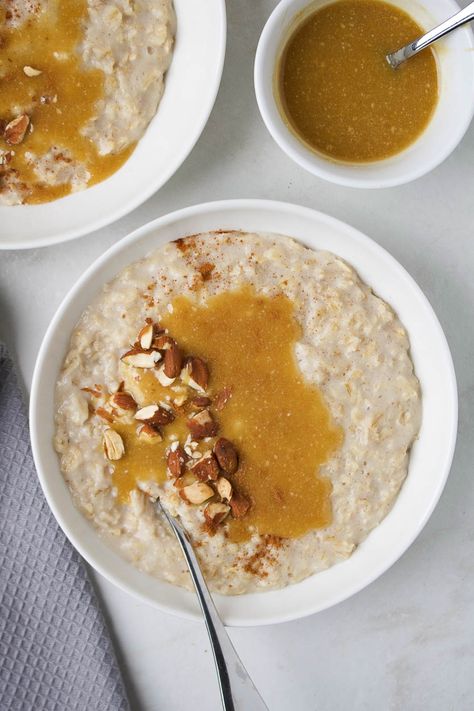 Salted Caramel Oatmeal, Oatmeal Recipes Healthy, Caramel Oatmeal, Healthy Oatmeal Recipes, Homemade Oatmeal, Gluten Free Breakfast, Oatmeal Recipe, High Fiber Foods, Healthy Oatmeal