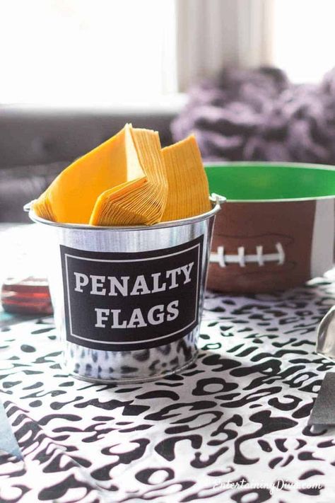 Football Shaped Foods, Super Bowl Essen, Superbowl Party Decorations, Burlesque Party, Party Decorating Ideas, Super Bowl Decorations, Football Party Decorations, Football Diy, Game Day Party