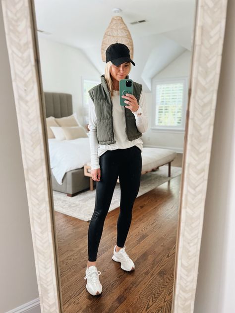 Crop Top Puffer Vest Outfit, Joggers With Vest Outfit, Green Cropped Puffer Vest Outfit, Sweatshirt Puffer Vest Outfit, Cropped Puffer Vest Outfit Leggings, How To Wear A Cropped Puffer Vest, Styling Cropped Puffer Vest, Outfits With Cropped Puffer Vests, Spring Puffer Vest Outfit