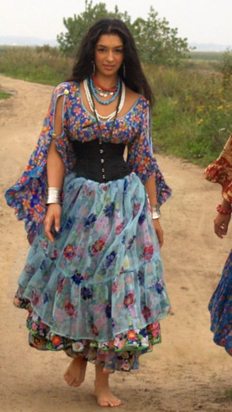 Gypsycore Fashion Women, Romani Clothing Traditional, Gypsiesoul Aesthetic, Romani Cosplay, Gypsycore Fashion Plus Size, Romani Core, Romani Dresses, Gypsycore Fashion Aesthetic, Romani Costume