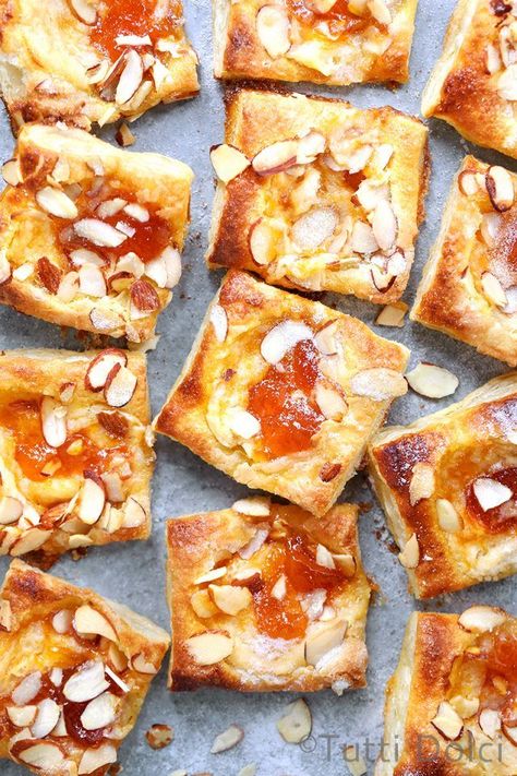 Apricot Breakfast, Breakfast Pastry Recipes, Fancy Brunch, Apricot Recipes, Puff Pastries, Breakfast Pastries, Frozen Puff Pastry, Puff Pastry Recipes, Apricot Jam