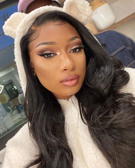 Thee Stallion Updates on Twitter: ".@theestallion via IG. “Hi cutie 🥰 top @fashionnova”… " Megan Thee Stallion Hairstyles, Natural Glam Makeup, Megan Thee Stallion, Natural Glam, Looks Black, Makeup For Black Women, Hoco Hair, Doja Cat, Girls Makeup