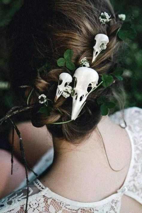 Goth wedding hair Halloween Wedding Cakes, Witch Wedding, Dark Wedding Theme, Pagan Wedding, Halloween Themed Wedding, Goth Wedding, Dark Wedding, Bridal Updo, Punk Outfits