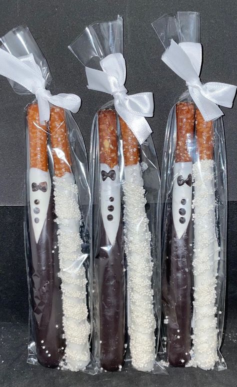 Wedding Pretzels, Bridal Shower Chocolate, Covered Pretzels, Pretzel Rods, Future Wedding Plans, Dream Wedding Ideas Dresses, Candy Table, Chocolate Covered Pretzels, Cute Wedding Ideas