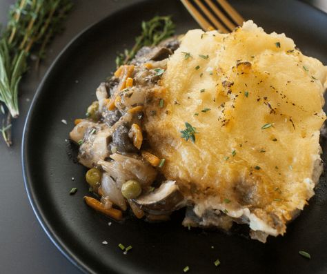 Mushroom Vegan Shepherd's Pie | The Noshery Mushroom Shepherds Pie, Vegetarian Healthy Meals, Mushroom Vegan, Homemade Crunchwrap, Roast Beef Sliders, Vegan Shepherds Pie, Easy Teriyaki Chicken, Chinese Bbq Pork, Latino Food