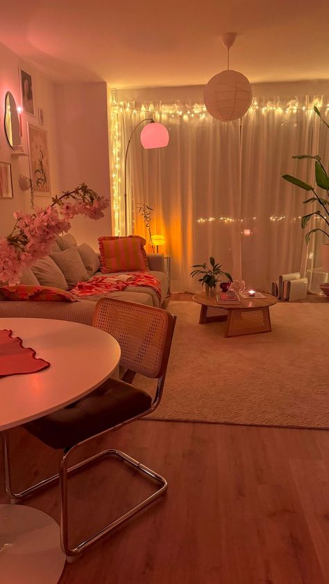 Needs For Apartment, Room Decor Ideas Living Room, Dorm Living Room Decor Ideas, Pretty Apartment Bedroom, Pink Studio Apartment Aesthetic, Friend Room Ideas, Pastel Hallway Ideas, Aesthetic Cute Living Room, Living Room Lights Decor