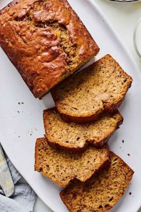 🍌 The Best Mary Berry Banana Bread Recipe 🍞 - British Recipes Book Mary Berry Banana Loaf, Mincemeat Cake Recipe, Mary Berry Desserts, Berry Banana Bread, Recipe Banana Bread, Blueberry Bread Recipe, British Bake Off Recipes, Yogurt Bread, Delicious Banana Bread Recipe