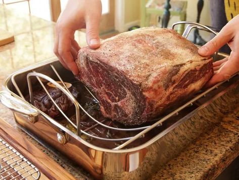 Red Wine Jus Recipe, Cooking Prime Rib Roast, Christmas Meat, Prime Ribs, Braised Oxtail, Prime Rib Roast Recipe, Perfect Prime Rib, Cooking Prime Rib, Rib Roast Recipe