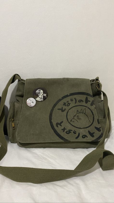 Green All Star Outfit, My Studio Ghibli, Totoro Bag, Grunge Bag, Totoro Backpack, All Star Outfit, Super Cool Stuff, Inside My Bag, All Body Workout