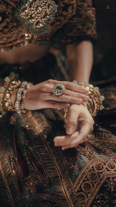 Wedding Bridal Shoot, Bride Cinematic Shots, Bride Shoot Photography, Bridal Jewellery Photoshoot, Bride Shoot Ideas, Bridal Jewellery Photography, Marwar Couture Brides, Bridal Pose Ideas, Wedding Bridal Photoshoot