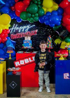 7th Birthday Party For Boys, Gamers Party Ideas, Roblox Boys, Cake Bday, Roblox Birthday Cake, Roblox Theme, Marvel Birthday, Bday Photoshoot, Roblox Face