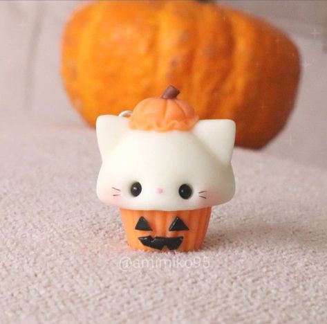 Cute Animal Clay Art, Halloween Clay Art Ideas, Cute Air Dry Clay Ideas Kawaii, Easy Clay Art Ideas, Kawaii Air Dry Clay Ideas, Cute Things Made Out Of Clay, Cute Clay Characters, Cute Halloween Clay Ideas, Clay Aminals