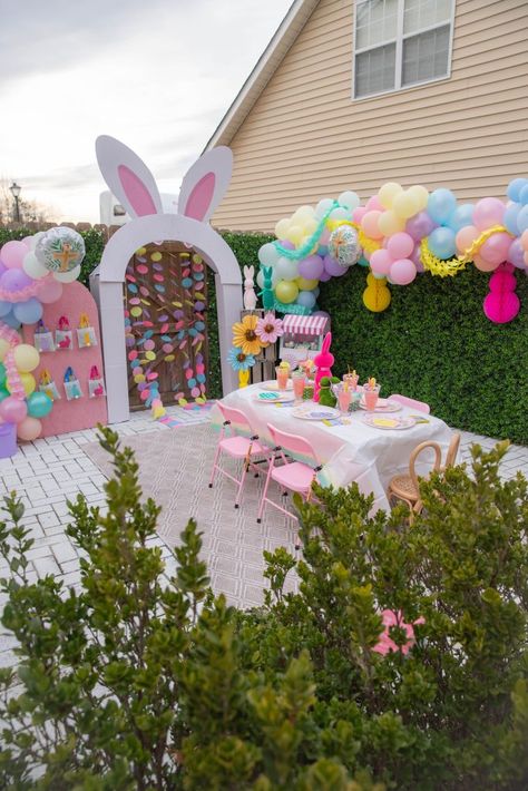 Easter ‘He Is Risen’ Celebration Easter Birthday Party Ideas, School Easter Party, Happy Easter Decoration, Easter Balloon Decor, Easter Balloons, Bunny Birthday Theme, Easter Party Decorations, Easter Birthday Party, Easter Outdoor