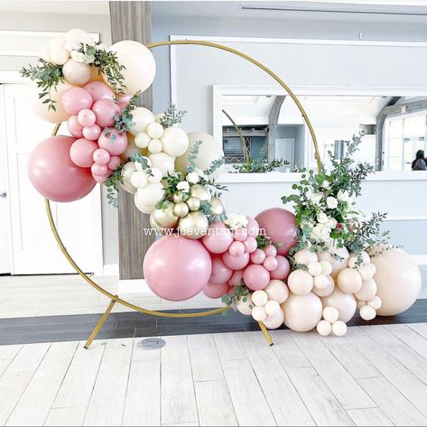 Balloon Garland On Round Arch, Balloon Arch With Greenery, Balloon Hoop Ideas, Ballon Garland On Round Backdrop, Round Arch Balloon Garland, Baloon Decorations Ring, Boho Circle Arch With Balloons, Circle Backdrop With Balloons, Round Balloon Arch