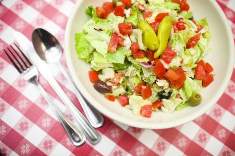 Homemade Italian Dressing, Antipasto Salad, Copycat Restaurant Recipes, Cooking Chef, Chopped Salad, Provolone, How To Make Salad, Gorgonzola, Restaurant Recipes