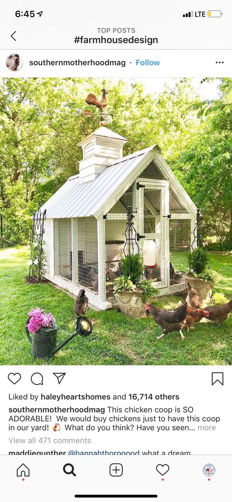 White Chicken Coop, Farmhouse Chicken Coop, Chickens Coop, Easy Garden Ideas Landscaping, Cute Chicken Coops, Metal Building Designs, Silkie Chickens, Duck House, Farm Layout