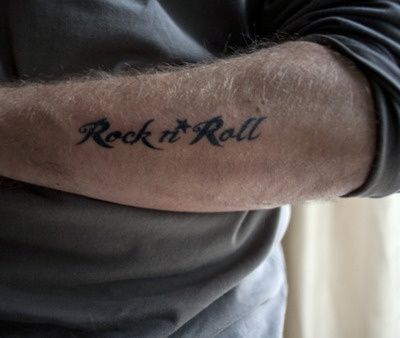 rock n roll tattoos Rock And Roll Tattoo, Rock N Roll Tattoo, Tattoo Main, Cute Country Outfits, Music Tattoo, Rock N’roll, Rock'n Roll, Tattoo Placement, Tattoo You