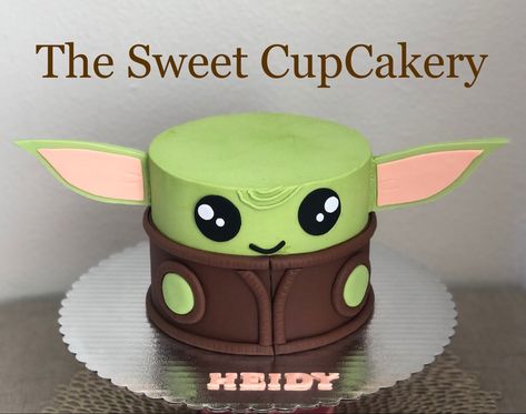 Mandalorian Cake, Tort Harry Potter, Star Wars Theme Birthday, Star Wars Themed Birthday Party, Yoda Birthday, Yoda Party, Yoda Cake, Star Wars Birthday Cake, Star Wars Cake