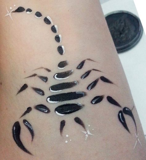 DIY- Fast and Easy Scorpion | FacePaint Blog Easy Face Paint For Beginners, Arm Paint Ideas Easy, Diy Face Paint, Face Painting For Boys, Cheek Art, Arm Painting, Face Painting Easy, Kids Face Paint, Pintura Facial