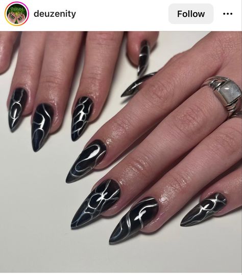 🖤⛓ Edgy Chrome Nails, Black Nail Chrome, Chrome Goth Nails, Chrome And Black Nails, Halloween Chrome Nails, Black Nails With Chrome, Berlin Nails, Black And Chrome Nails, Aespa Nails