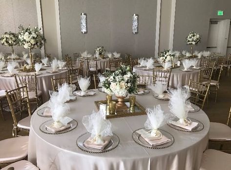 ** HUGE SALE ** Prompt and Professional Service Guaranteed Welcome to our family owned shop! 🌸 Our matte lamour satin tablecloth will add the most elegant touch to your event. With a look thats simple and delicate, yet sophisticated and chic, this beautiful tablecloth will wow your guests! 💫 You Wedding Aisles, Satin Tablecloth, Fiesta Table, Gold Tablecloth, Boy Baby Shower Centerpieces, Tablecloth Wedding, Vintage Wedding Table, Decoration Evenementielle, Elegant Tablecloth