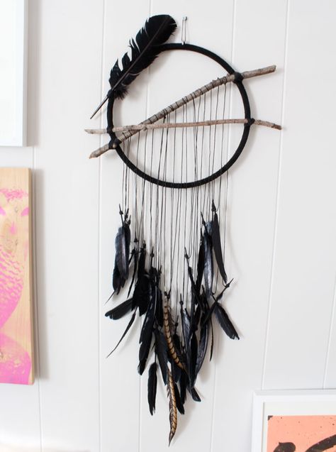 Atrapasueño de plumas Dreams Catcher, Atrapasueños Diy, Dream Catcher Mobile, Dream Catcher Craft, Dream Catcher Diy, Feather Crafts, Deco Boheme, Beltane, Dreamcatchers