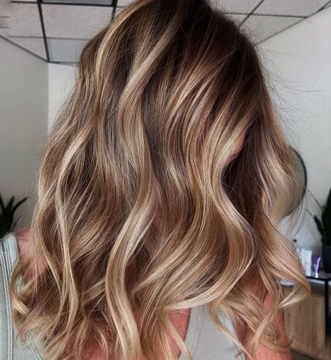 Subtle Golden Highlights, Golden Highlights, Hair Highlights, Hair Ideas, Highlights, Hair Color, Nails, Hair Styles, Makeup