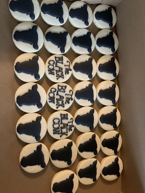 Cow Cookies, Buttercream Decorating, Black Sugar, Black Cow, Butter Cream, Sugar Cookie, Cow, Cooking Recipes, Black