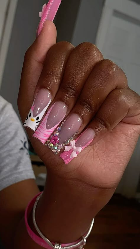 Nails Ideas Hello Kitty, Birthday Idea Themes, Thirteen Party, Pink Hello Kitty Nails, Character Nails, Jade Nails, Nail Videos, Kitty Nails, Cute Simple Nails