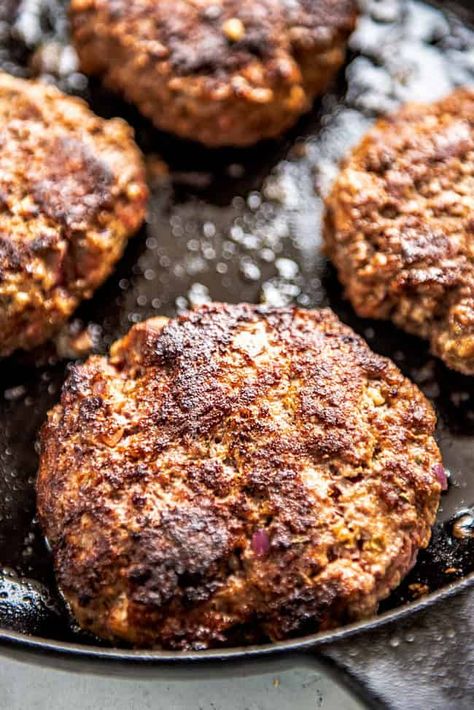 Hamburgers In Skillet, Hamburger Cast Iron Skillet, Skillet Hamburger Patties, Cast Iron Skillet Hamburgers, Cast Iron Burgers Recipes, Cast Iron Hamburgers, Best Skillet Burgers, Skillet Burgers Cast Iron, Burger Skillet Recipes