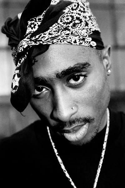 2pac Pictures, 2pac Makaveli, Tupac Photos, Tupac Makaveli, Tupac Wallpaper, Mode Hip Hop, Tupac Pictures, Hip Hop Artwork, Famous Portraits