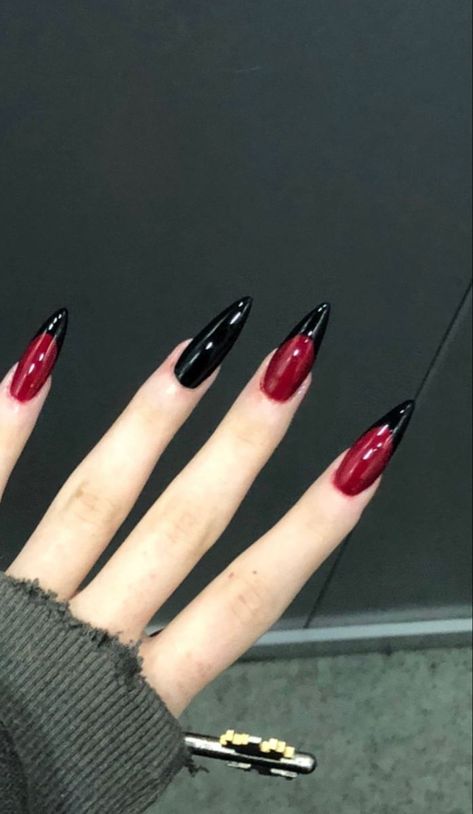 Red Black Nails, Vampy Nails, Dark Red Nails, Nail Designs Ideas, Black Acrylic Nails, Punk Nails, Gothic Nails, Goth Nails, Grunge Nails