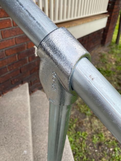 Outside Handrails, Industrial Handrail, Garage Steps, Exterior Handrail, Diy Stair Railing, Pipe Railing, Outdoor Handrail, Diy Exterior, Wrought Iron Handrail