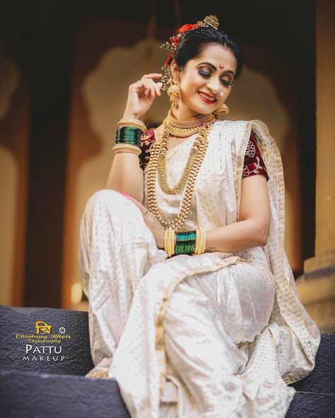 White Navari Saree Marathi Bride, Paithani Jewellery, Velvet Navari Saree Marathi Bride, Marathi Pose, Maharashtrian Saree, Kashta Saree, Marathi Bride, Nauvari Saree, Saree Wearing Styles