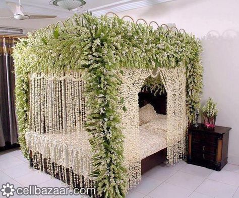 Would love the white flowers around the bed Wedding Night Room Decorations, Forest Bedroom, Fairy Bed, Forest Room, Wedding Room Decorations, Wedding Bedroom, Wedding Bed, Garden Bedroom, घर की सजावट