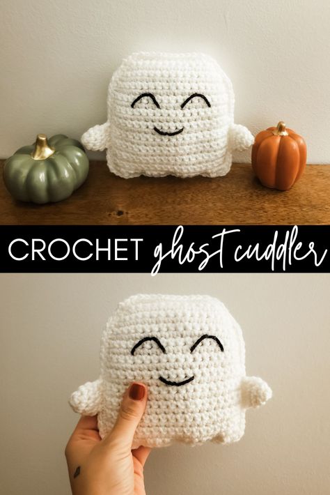 Halloween Crochet Cuddlers, Fall Crochet Gift Ideas, Crochet Boo Basket, Halloween Crochet Beginner, Beginner Halloween Crochet, Ghost Pillow Crochet Pattern, Crochet Halloween Plushies Pattern Free, Crochet Ghost Pillow Pattern Free, Halloween Crochet Decorations