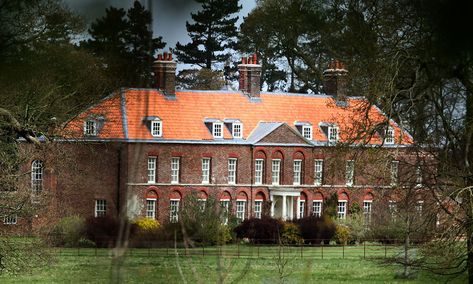 Princess Charlotte And Prince Louis, Sandringham House, Anmer Hall, London Residence, Sandringham Estate, Prince William And Kate Middleton, Norfolk England, Prince Louis, Artificial Lawn